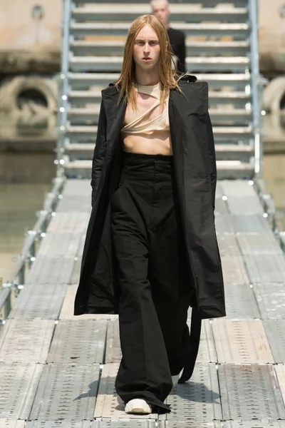 Look 14